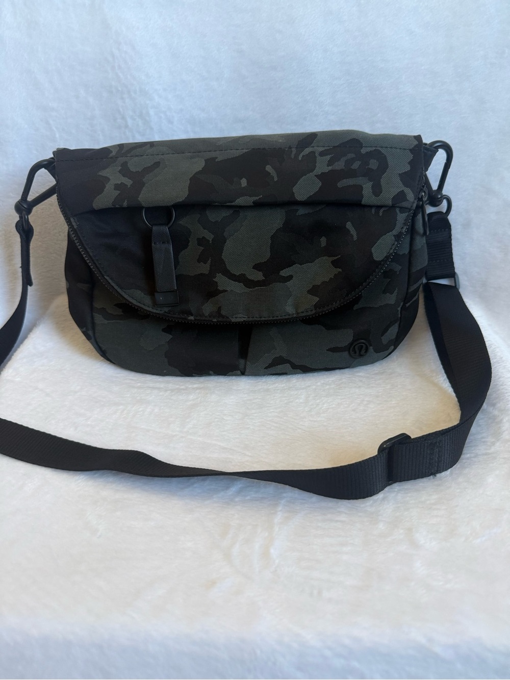 Lululemon athletica All Night Festival bag